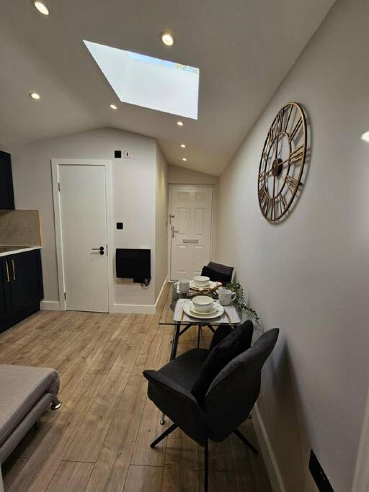 Haven Escape Retreat Quiet And Leafy Self-contained Londra