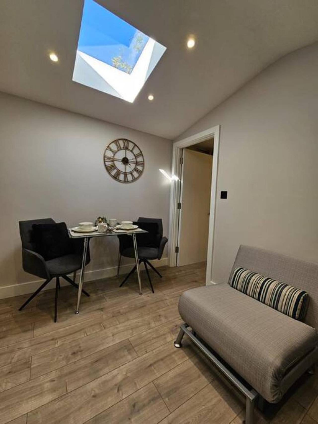 Haven Escape Retreat Quiet And Leafy Self-contained Londra